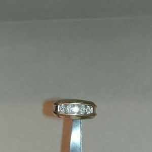 Gold diamond ring